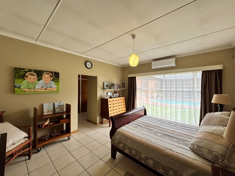6 Bedroom Property for Sale in Flamwood North West